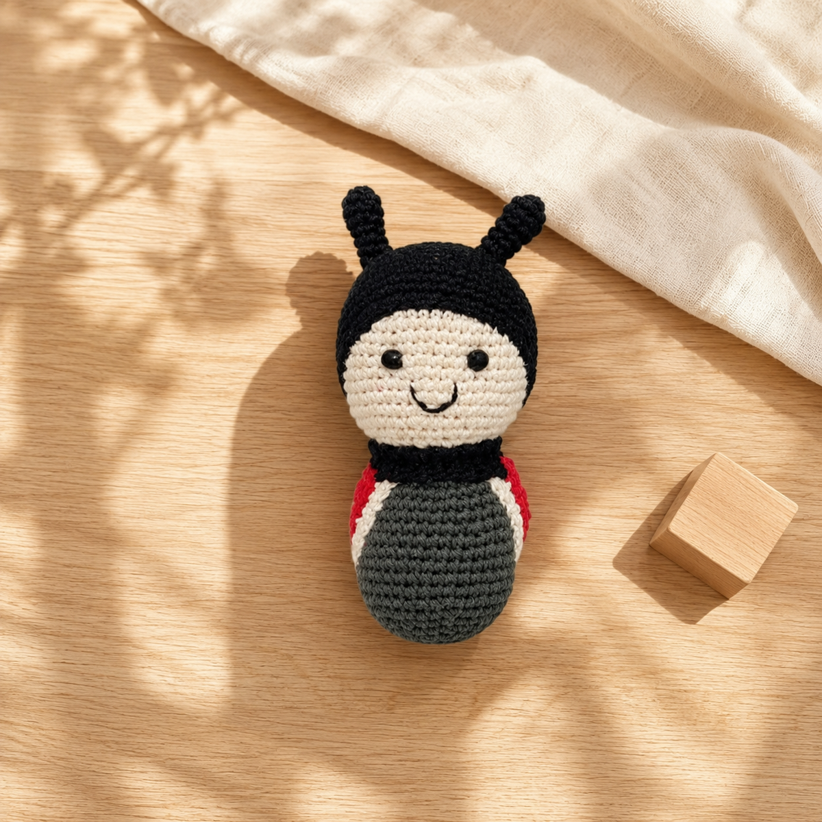 LS2542 - Ladybird Rattle 1